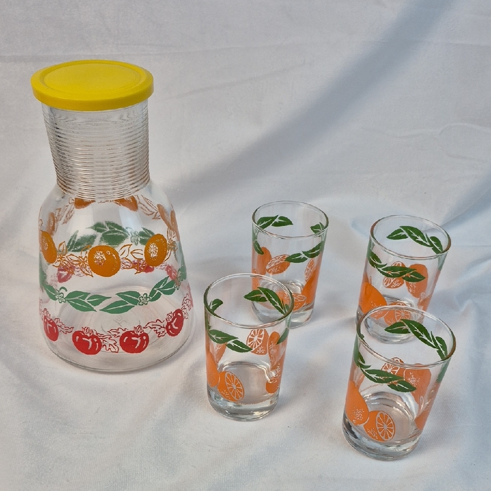 Vintage 1980's Anchor Hocking Glass Jug /Carafe with 4 Glasses
